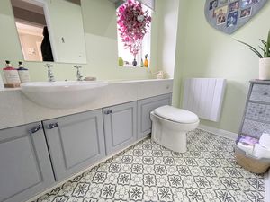 Osbornes Court- click for photo gallery